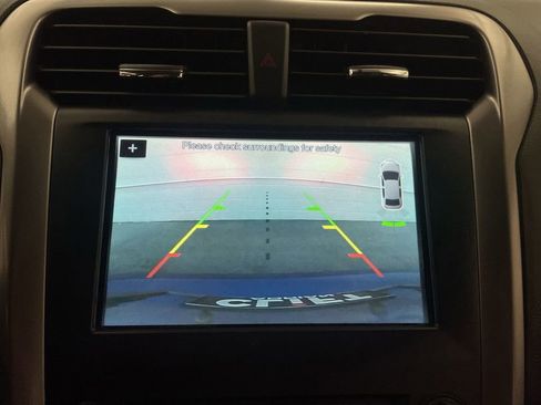 Used 2018 Ford Fusion SE w/ Fusion SE Technology Package image 8