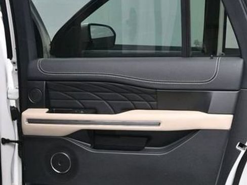 Used 2023 Ford Expedition Max Platinum image 11