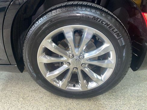 Used 2017 Chrysler 300 C image 30