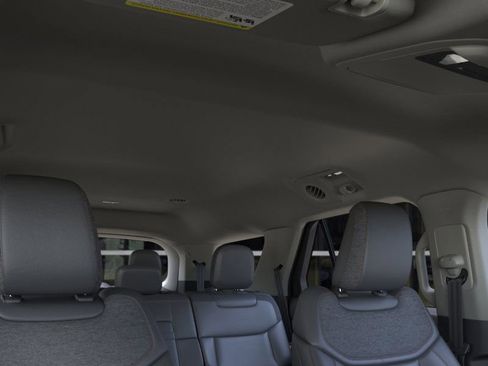 New 2025 Ford Explorer Active w/ Active Comfort Package image 22