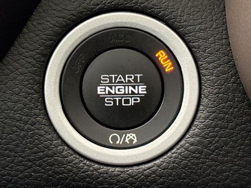 Used 2022 RAM 1500 Laramie AWD/4WD image 19