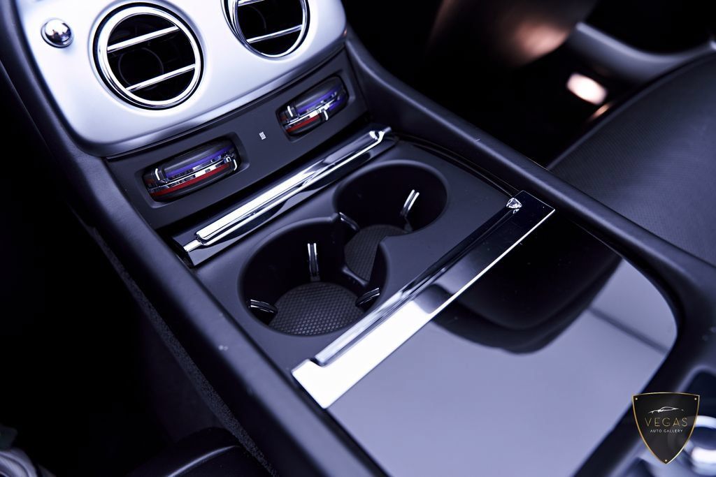 Used 2019 Rolls-Royce Dawn RWD image 62