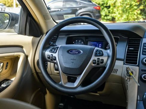Used 2013 Ford Taurus SE image 12
