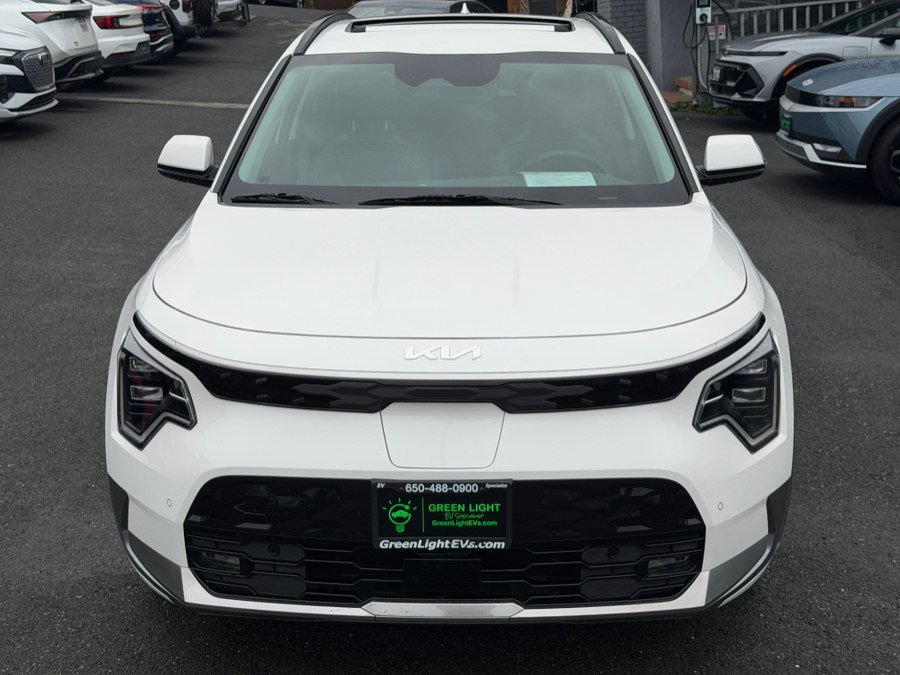 Used 2023 Kia Niro Wave w/ Wave Preserve Package FWD image 2