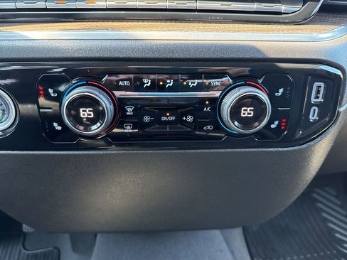 Used 2024 Chevrolet Silverado 1500 LT image 39