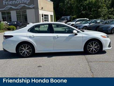 Used 2022 Toyota Camry XLE FWD image 4