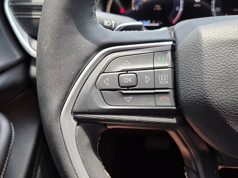 Used 2023 Jeep Grand Cherokee L Laredo RWD image 32