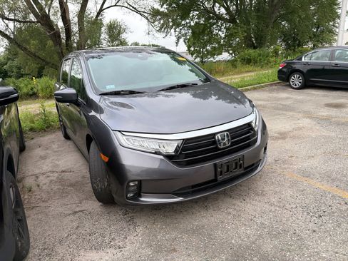 Used 2024 Honda Odyssey EX-L image 3