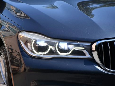 Used 2017 BMW 750i xDrive image 17