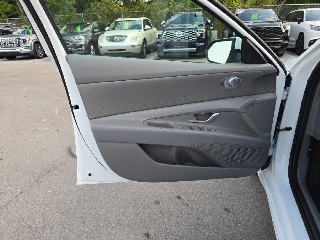 New 2026 Hyundai Elantra SE FWD image 12