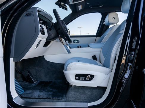 Used 2025 Rolls-Royce Cullinan image 29
