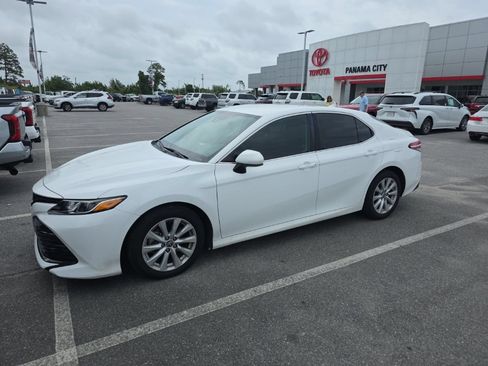 Used 2020 Toyota Camry LE FWD image 10