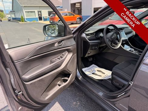 Used 2024 Jeep Grand Cherokee L Laredo w/ Luxury Tech Group I AWD/4WD image 13