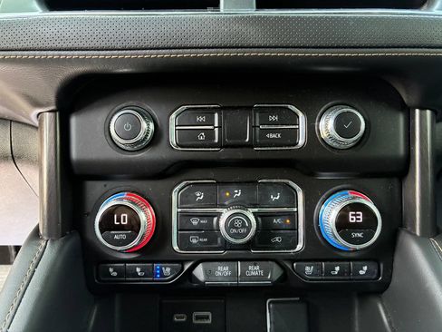 Used 2023 GMC Yukon XL AT4 w/ Technology Package AWD/4WD image 16