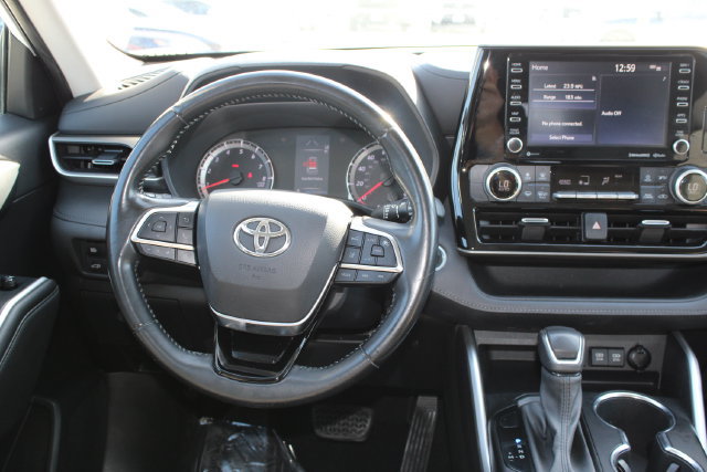 Used 2021 Toyota Highlander LE FWD image 13