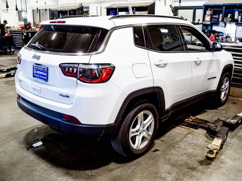 Used 2023 Jeep Compass Latitude w/ Convenience Group AWD/4WD image 4