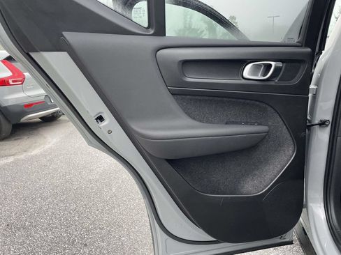 Used 2025 Volvo XC40 B5 Plus AWD/4WD image 2