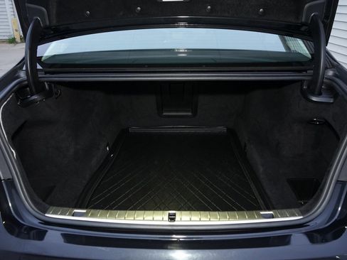 Used 2021 BMW 740i xDrive w/ Premium Package image 33