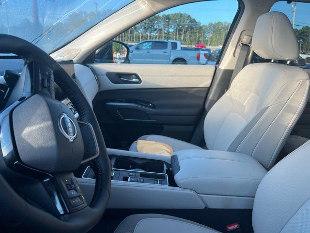 Used 2026 Nissan Pathfinder SL w/ SL Premium Package FWD image 4