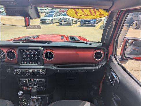 Used 2023 Jeep Wrangler Unlimited Rubicon w/ LED Lighting Group AWD/4WD image 4