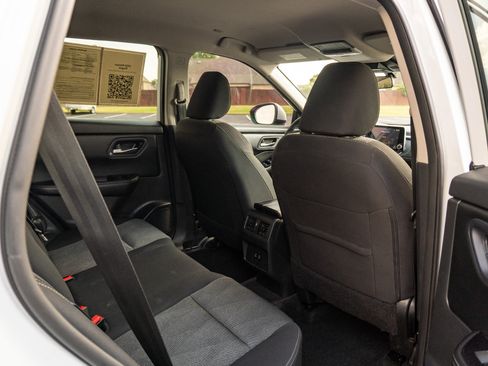Used 2024 Nissan Rogue SV FWD image 15