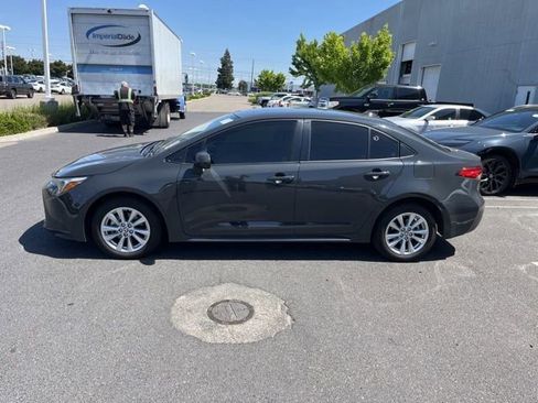 Used 2024 Toyota Corolla LE w/ LE Convenience Package image 4