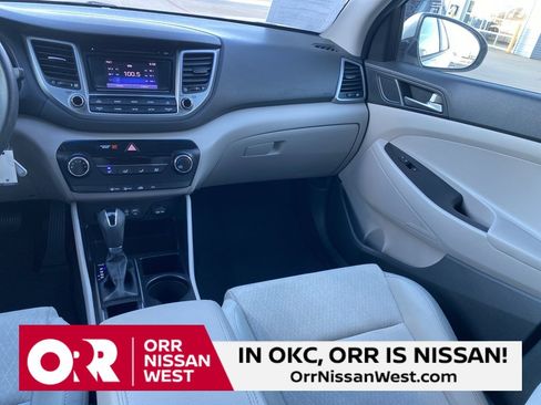 Used 2017 Hyundai Tucson SE image 18