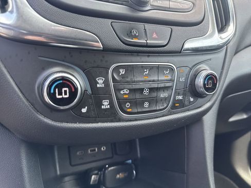 Used 2022 Chevrolet Equinox LT FWD image 19