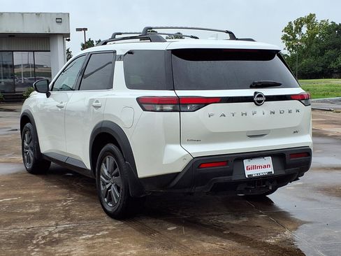 Used 2024 Nissan Pathfinder SV FWD image 4