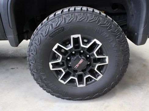 Used 2025 GMC Sierra 2500 AT4X AWD/4WD image 47