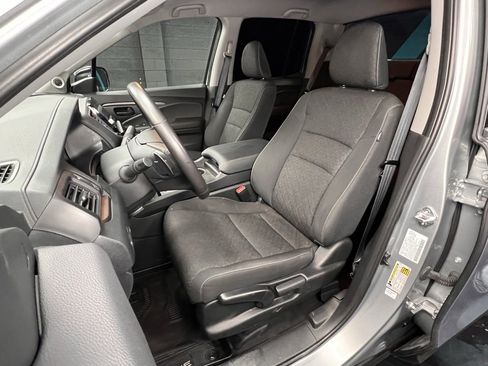 Used 2025 Honda Ridgeline Sport image 3