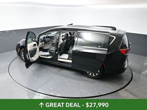 Used 2024 Chrysler Pacifica Select image 60