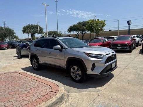 Used 2025 Toyota RAV4 XLE w/ Convenience Package AWD/4WD image 12