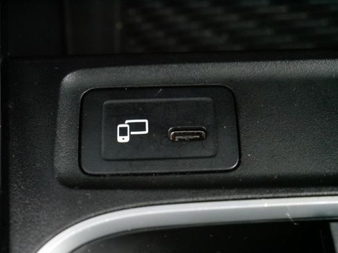 Used 2020 Mercedes-Benz GLB 250 4MATIC image 30