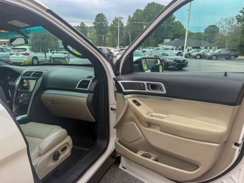 Used 2015 Ford Explorer XLT w/ Equipment Group 202B FWD image 22