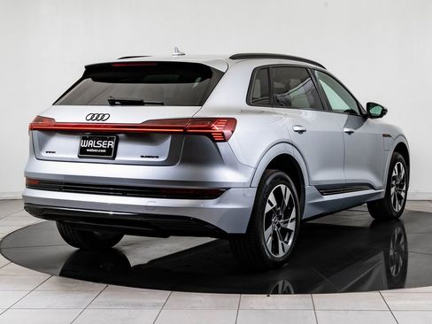 Used 2022 Audi e-tron Premium w/ Convenience Plus Package image 7