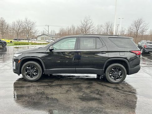 Used 2023 Chevrolet Traverse LT w/ Midnight/Sport Edition image 5