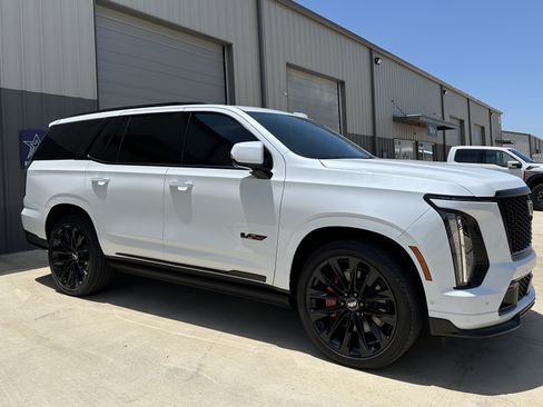 Used 2026 Cadillac Escalade V w/ LPO, ONYX Package AWD/4WD image 2