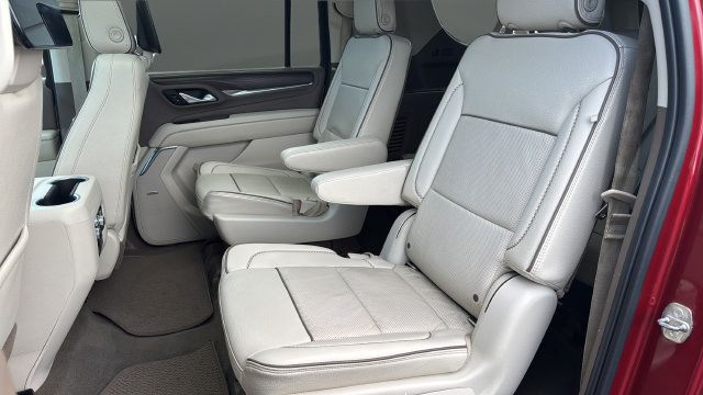 Used 2021 GMC Yukon XL Denali w/ Denali Premium Package AWD/4WD image 24