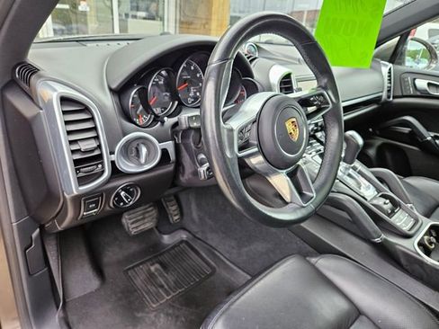 Used 2016 Porsche Cayenne AWD/4WD image 17