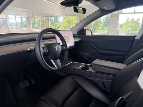 Used 2022 Tesla Model Y Long Range AWD/4WD image 12
