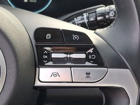 Used 2023 Hyundai Elantra Limited image 18