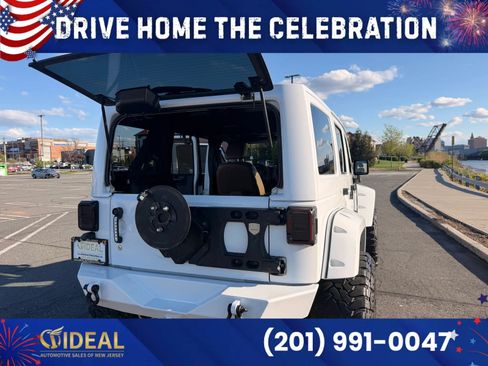 Used 2016 Jeep Wrangler Unlimited Sahara w/ Connectivity Group AWD/4WD image 54