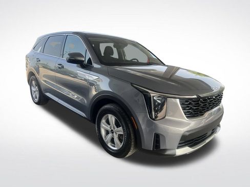 Used 2024 Kia Sorento LX FWD image 3