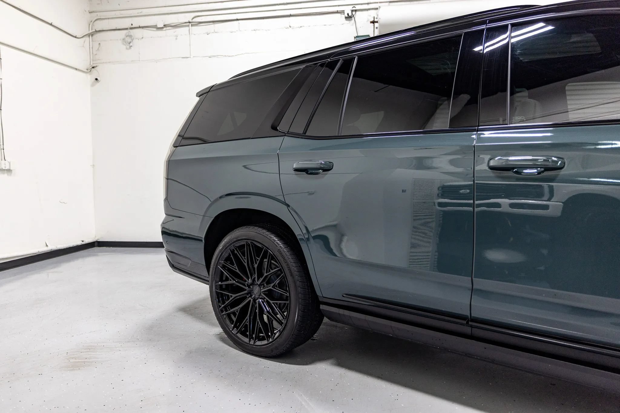Used 2026 Cadillac Escalade V w/ LPO, ONYX Package AWD/4WD image 23