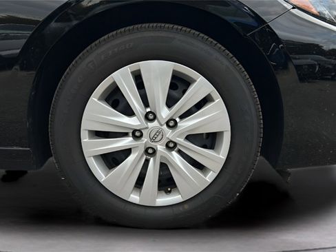 Used 2025 Nissan Sentra S image 9