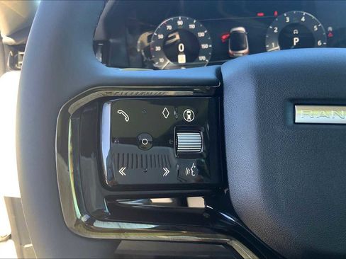 Used 2025 Land Rover Range Rover Evoque Dynamic SE image 22