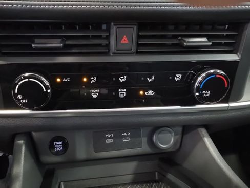 Used 2024 Nissan Rogue S AWD/4WD image 21