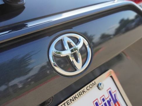 Used 2022 Toyota RAV4 XLE w/ Convenience Package FWD image 12