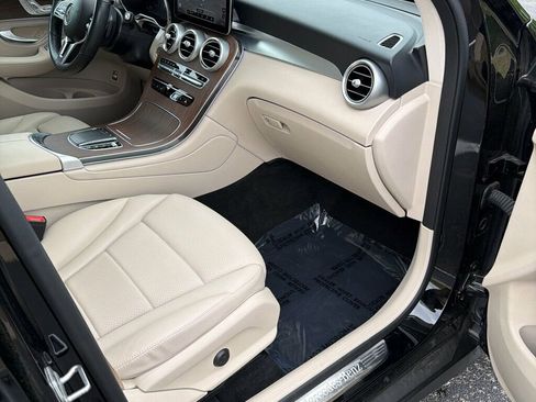 Used 2022 Mercedes-Benz GLC 300 4MATIC w/ Multimedia Package Lite image 12